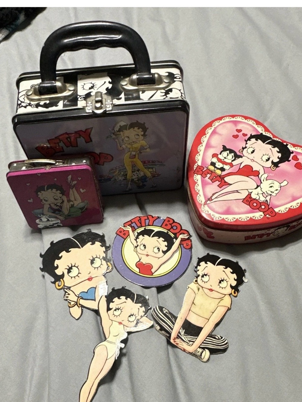 Betty Boop Tin and magnets Set - Pink, Red, Black, Purple